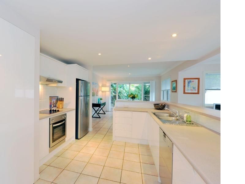 2 Aaron Place, Indooroopilly QLD 4068