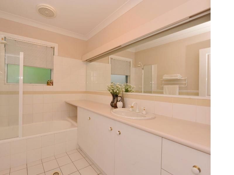 2 Aaron Place, Indooroopilly QLD 4068