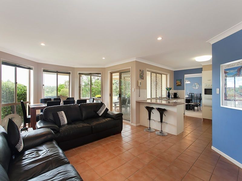 36 Pine County Place, Bellbowrie QLD 4070