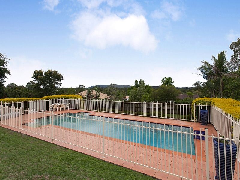 36 Pine County Place, Bellbowrie QLD 4070