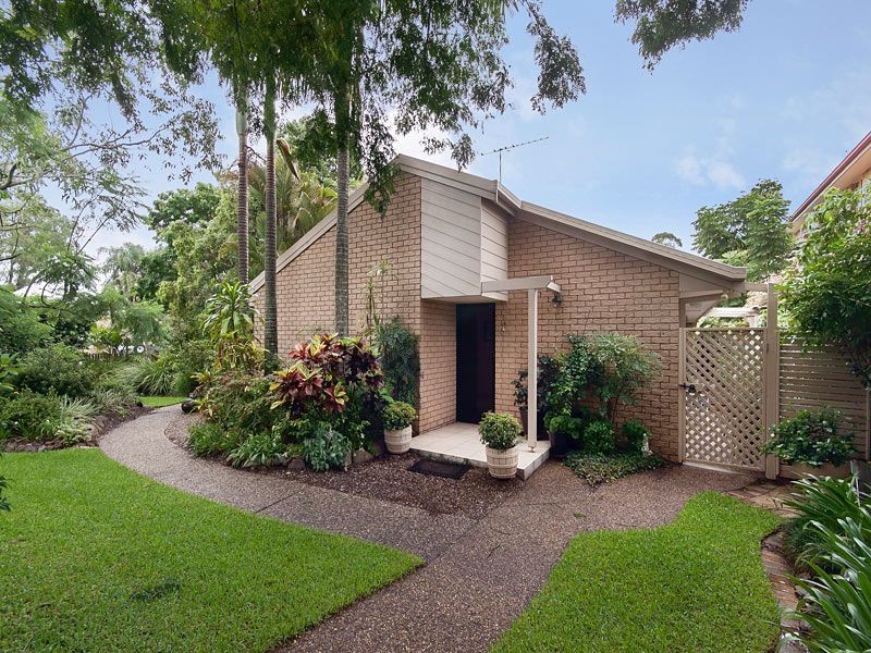 25 Lambourn Street, Chapel Hill QLD 4069