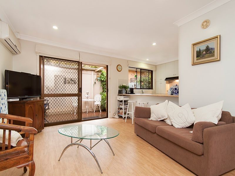 25 Lambourn Street, Chapel Hill QLD 4069