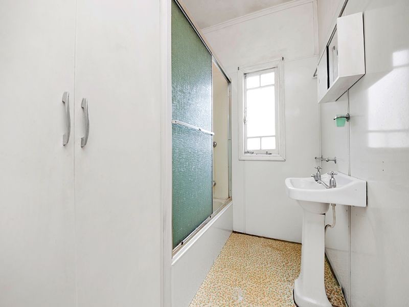 110 Broomfield Street, Taringa QLD 4068