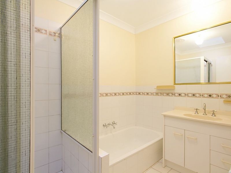 1/77 Armadale Street, St Lucia QLD 4067