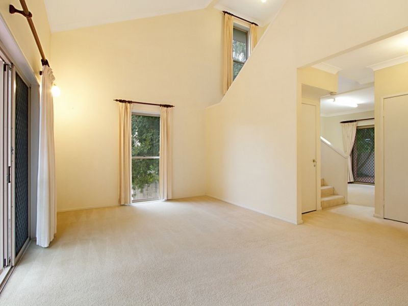 1/77 Armadale Street, St Lucia QLD 4067