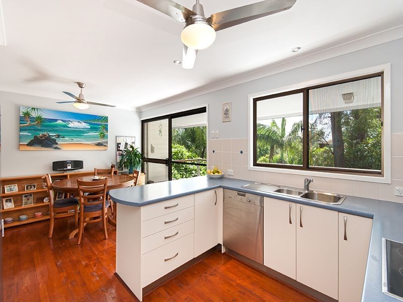 5 Crestview Street, Kenmore QLD 4069