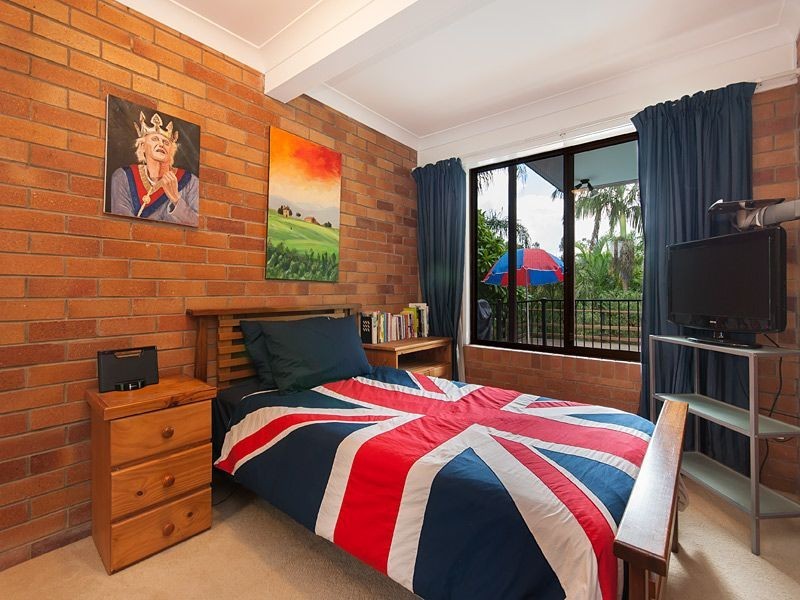 5 Crestview Street, Kenmore QLD 4069