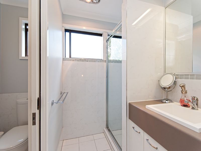 5 Crestview Street, Kenmore QLD 4069