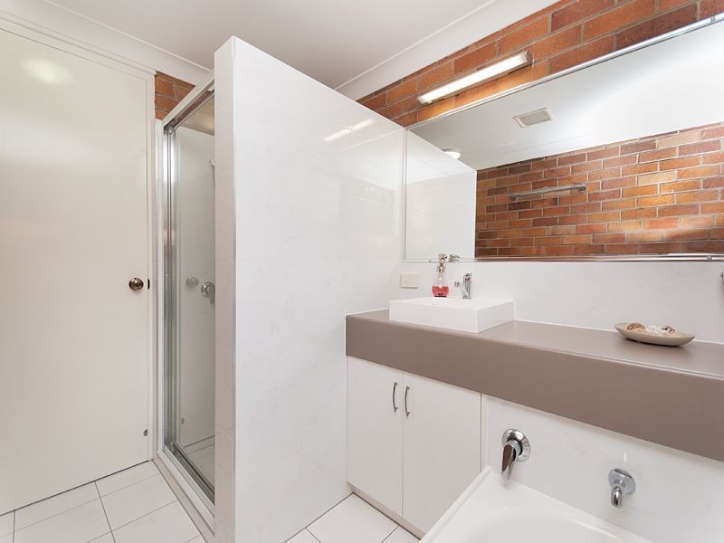 5 Crestview Street, Kenmore QLD 4069