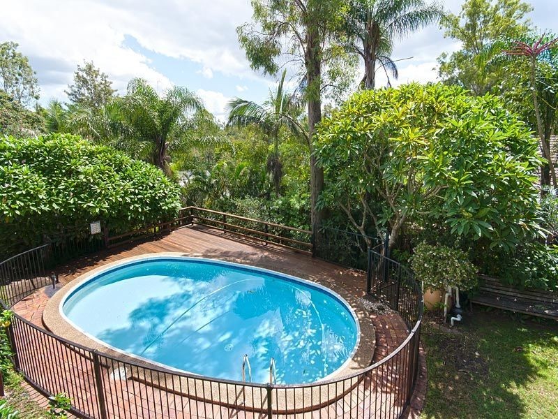 5 Crestview Street, Kenmore QLD 4069
