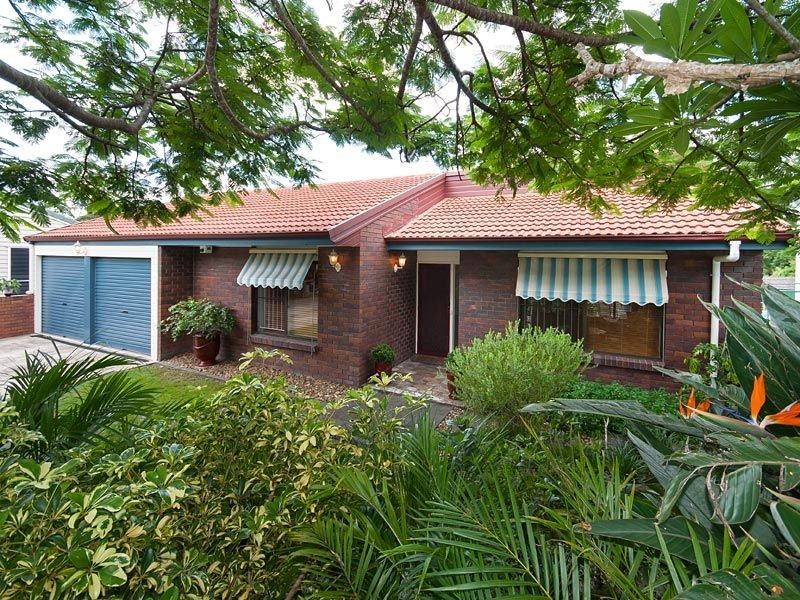 5 Crestview Street, Kenmore QLD 4069