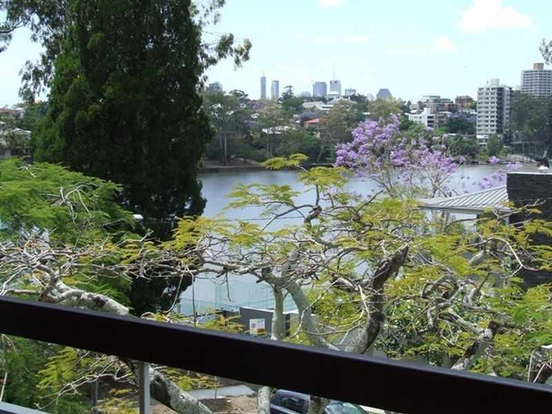 16/26 Laurence Street, St Lucia QLD 4067