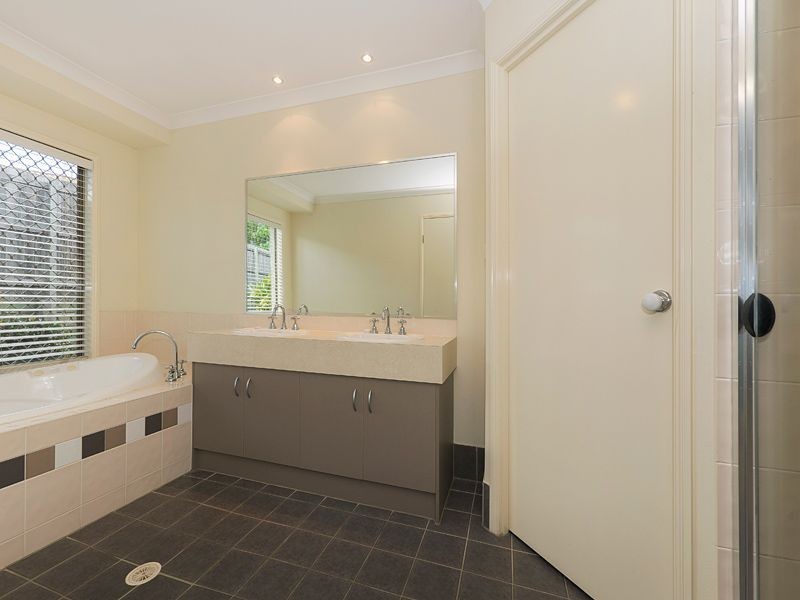 19 Joseph Avenue, Moggill QLD 4070