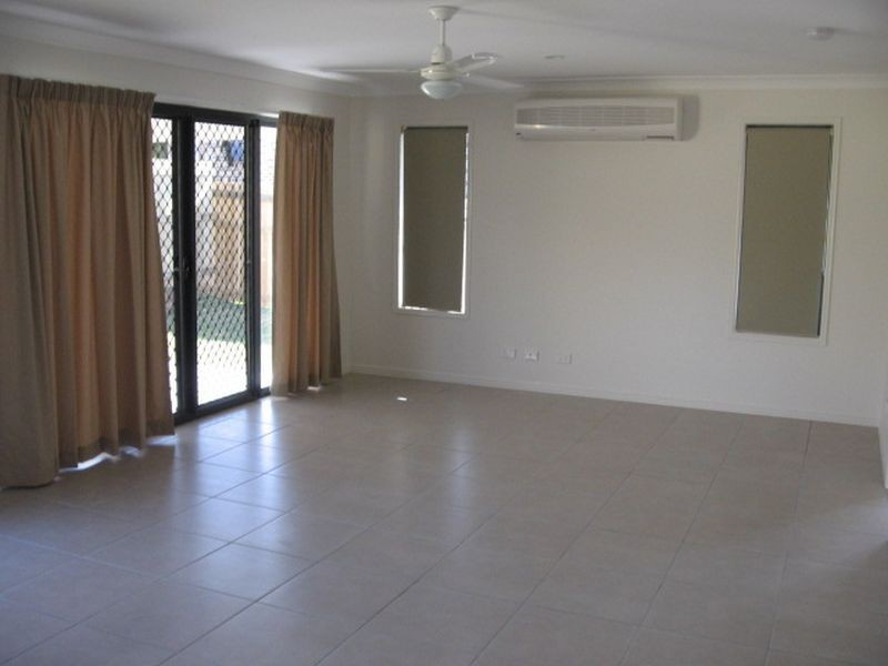 2/7 Lisa Court, Raceview QLD 4305