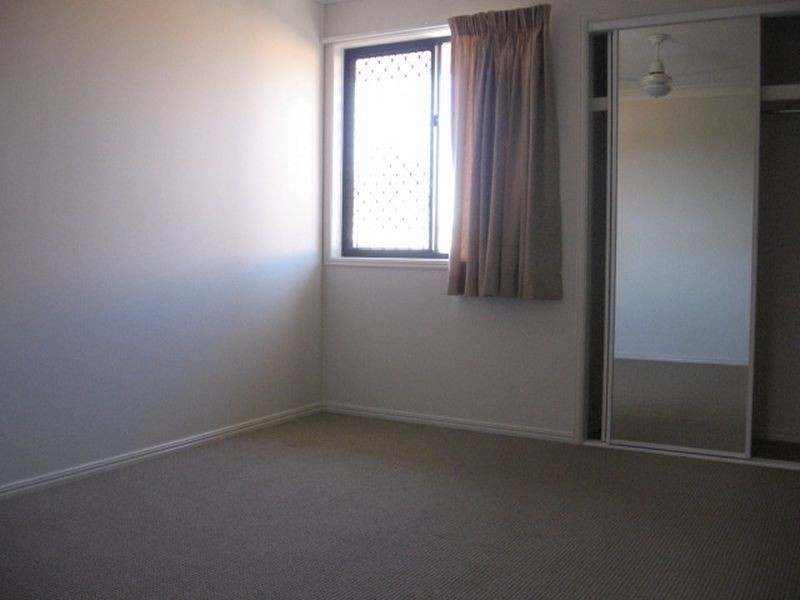 2/7 Lisa Court, Raceview QLD 4305