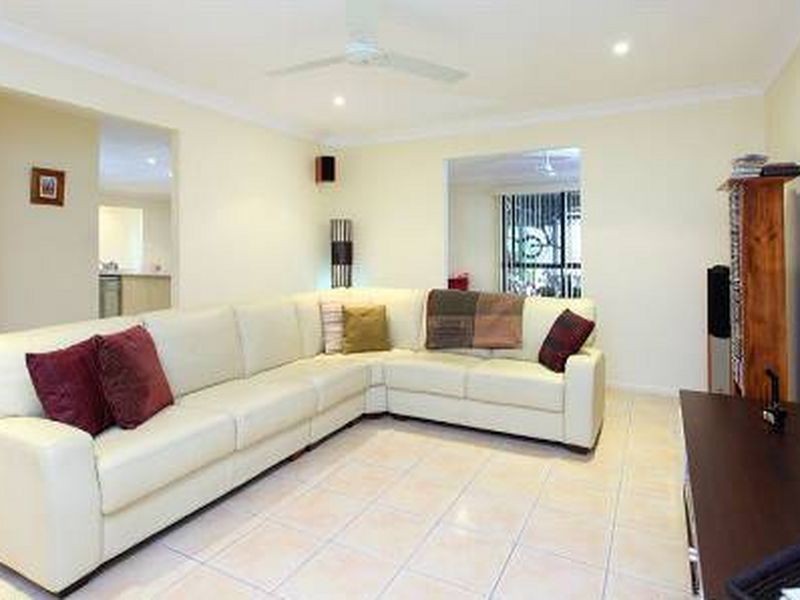 18 Westaway Crescent, Bellbowrie QLD 4070