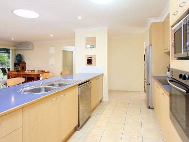 18 Westaway Crescent, Bellbowrie QLD 4070