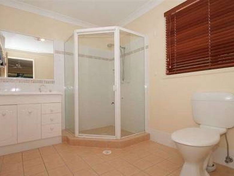 18 Westaway Crescent, Bellbowrie QLD 4070