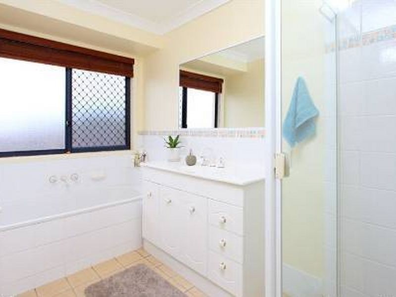 18 Westaway Crescent, Bellbowrie QLD 4070