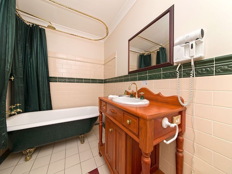 2/87 Russell Terrace, Indooroopilly QLD 4068