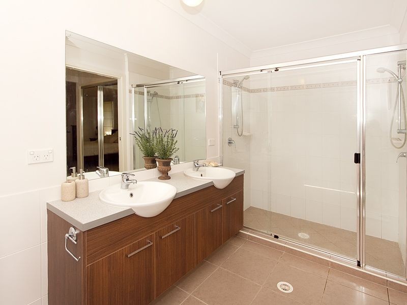 7 Witty Road, Moggill QLD 4070