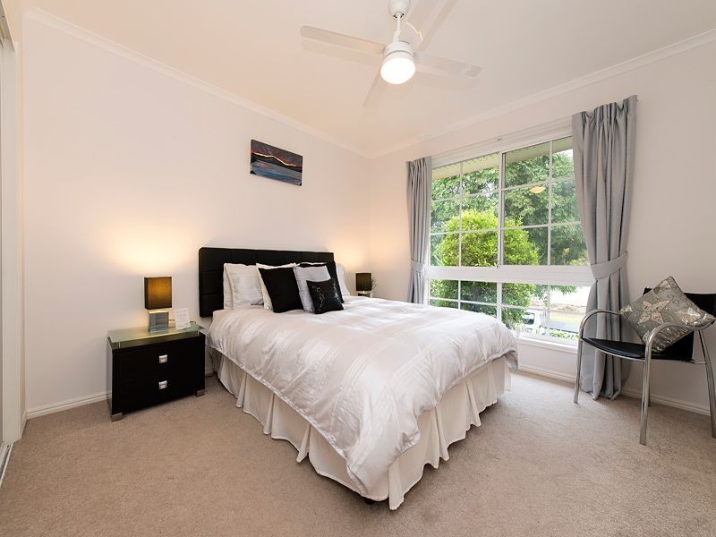 81 Greenford Street, Chapel Hill QLD 4069
