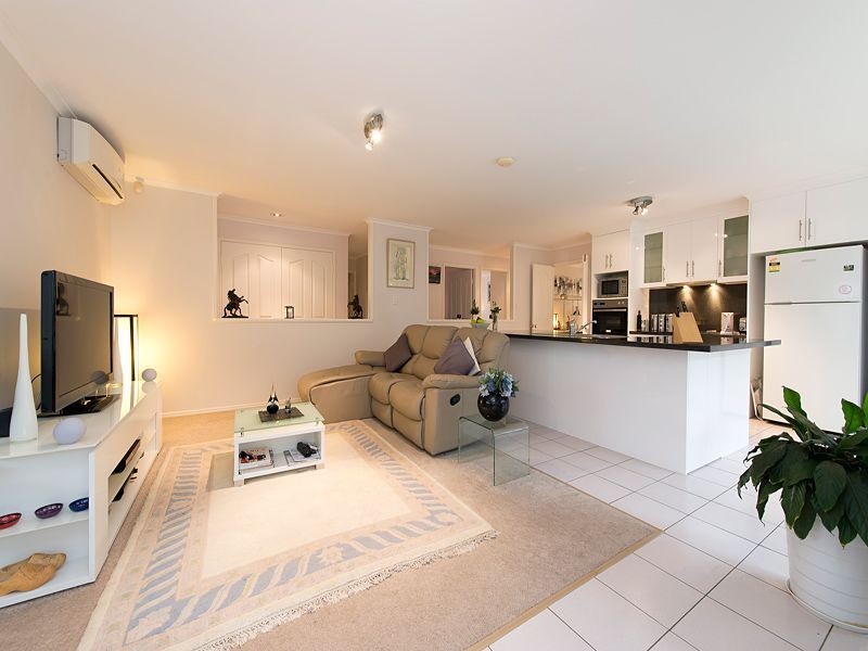 81 Greenford Street, Chapel Hill QLD 4069