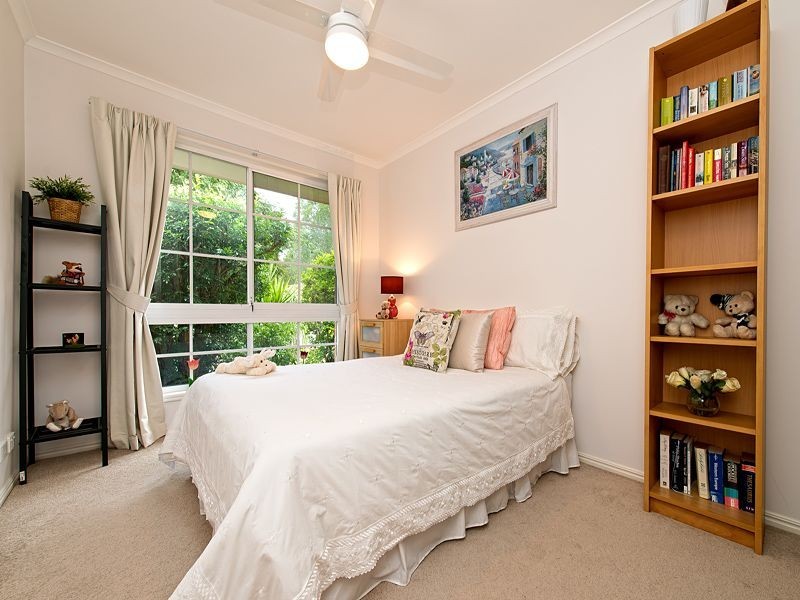 81 Greenford Street, Chapel Hill QLD 4069