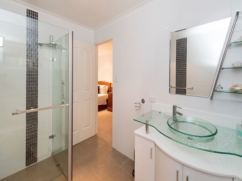 81 Greenford Street, Chapel Hill QLD 4069