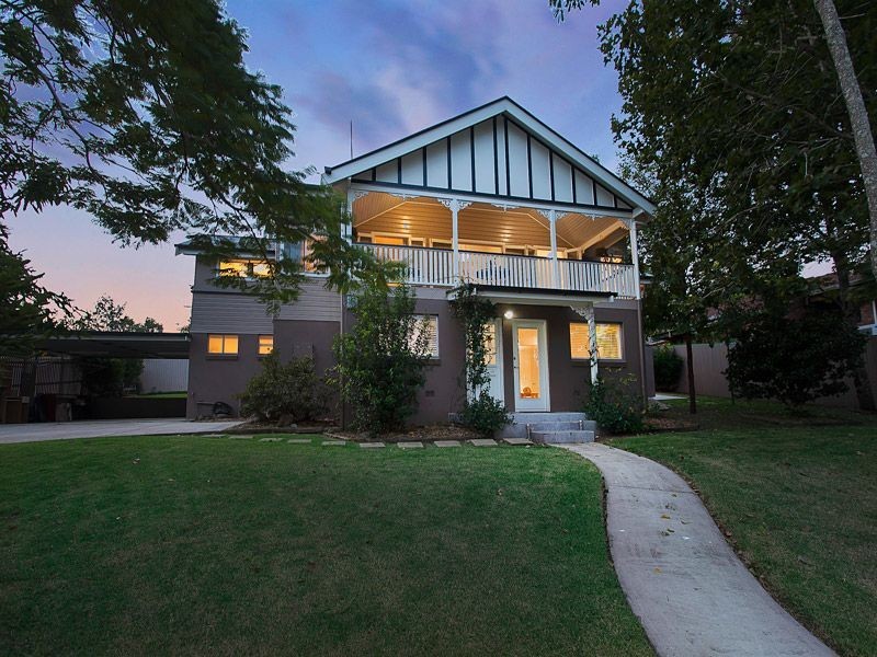 208 Cliveden Avenue, Corinda QLD 4075