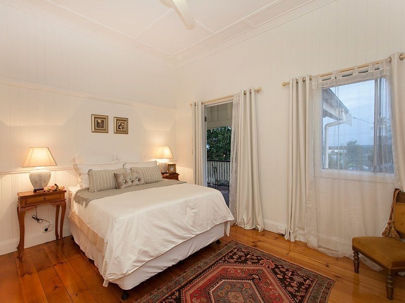 208 Cliveden Avenue, Corinda QLD 4075