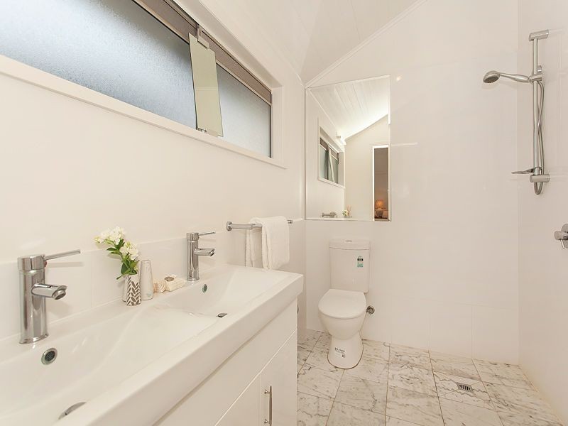 208 Cliveden Avenue, Corinda QLD 4075