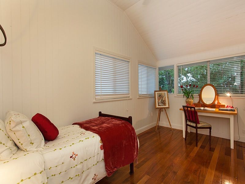 208 Cliveden Avenue, Corinda QLD 4075