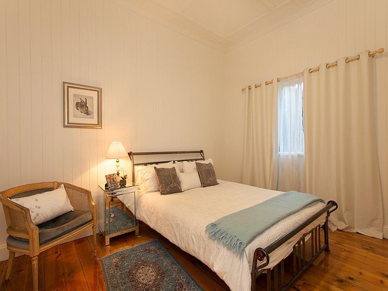 208 Cliveden Avenue, Corinda QLD 4075