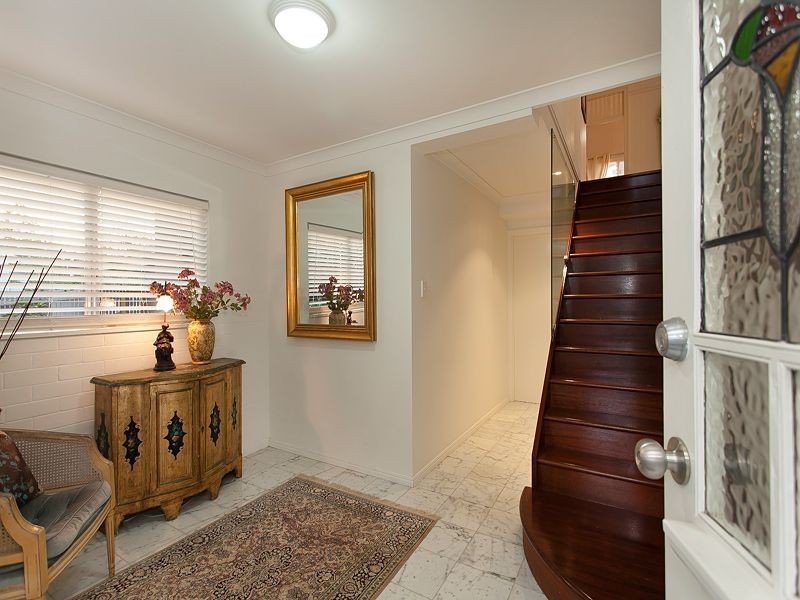 208 Cliveden Avenue, Corinda QLD 4075