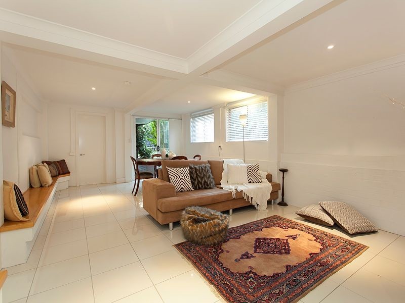 208 Cliveden Avenue, Corinda QLD 4075