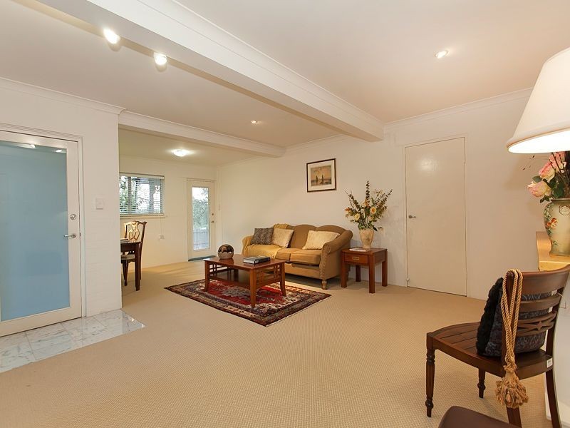 208 Cliveden Avenue, Corinda QLD 4075