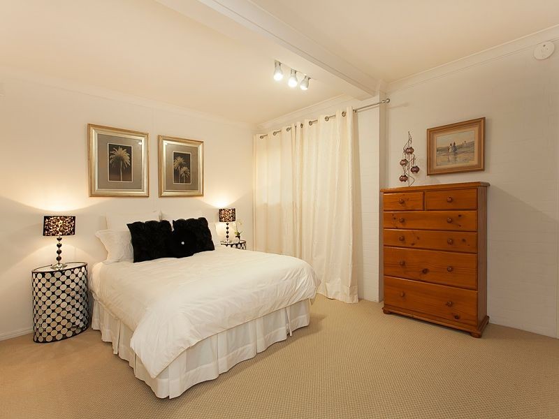 208 Cliveden Avenue, Corinda QLD 4075