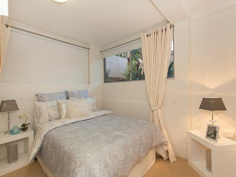 208 Cliveden Avenue, Corinda QLD 4075