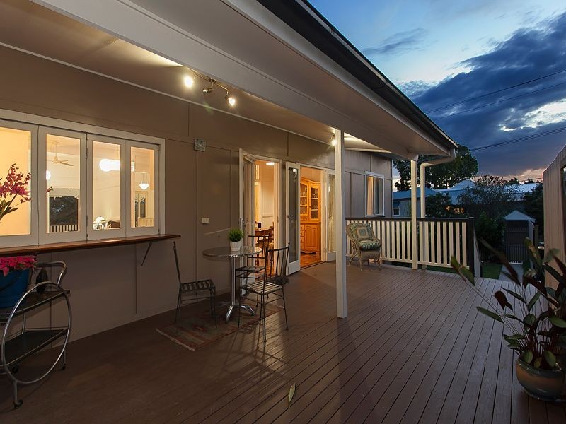 208 Cliveden Avenue, Corinda QLD 4075