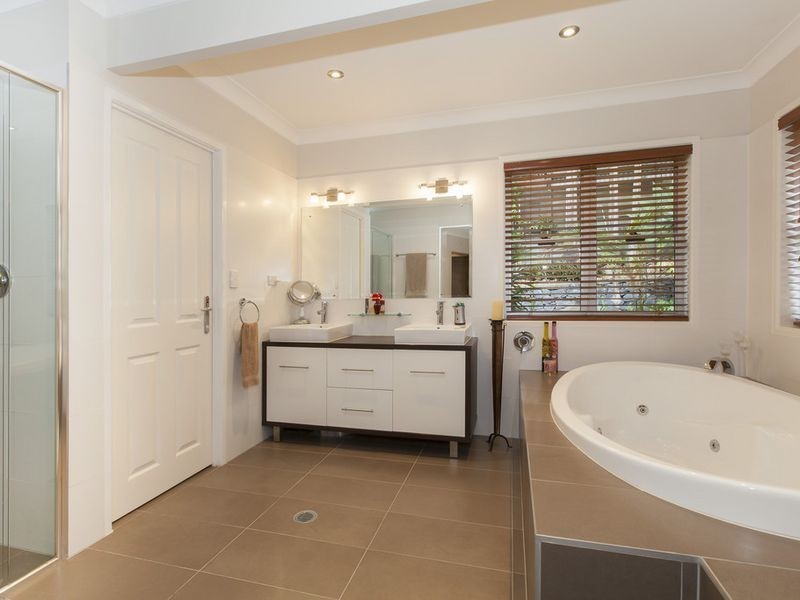 28 Leander Street, Chapel Hill QLD 4069