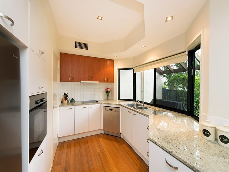 40 Raven Street, St Lucia QLD 4067