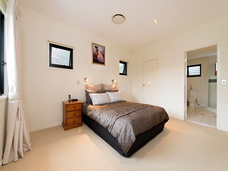 40 Raven Street, St Lucia QLD 4067