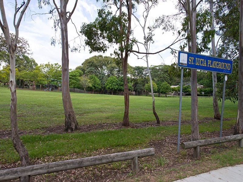 40 Raven Street, St Lucia QLD 4067