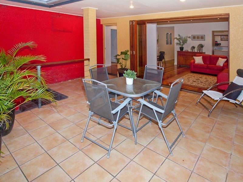 30 Salisbury Street, Indooroopilly QLD 4068