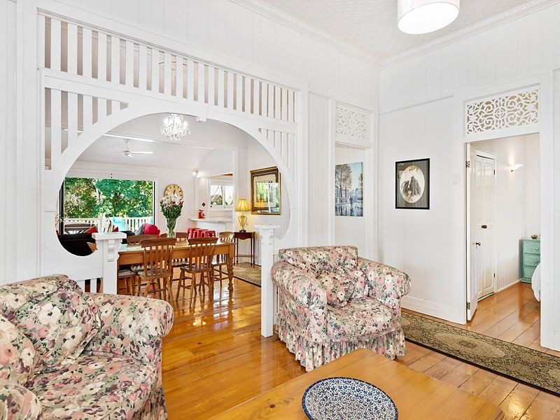 11 Rylatt Street, Indooroopilly QLD 4068