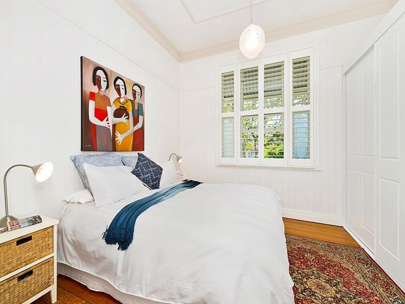 11 Rylatt Street, Indooroopilly QLD 4068