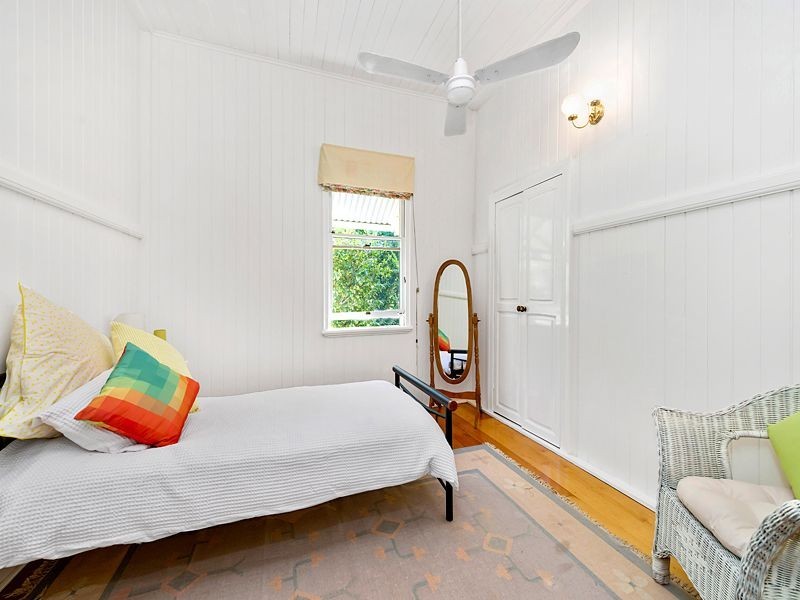 11 Rylatt Street, Indooroopilly QLD 4068