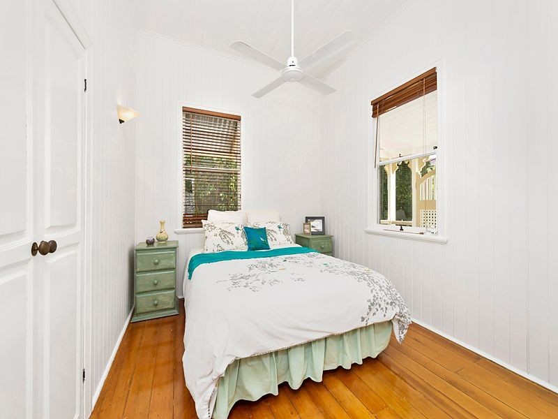 11 Rylatt Street, Indooroopilly QLD 4068