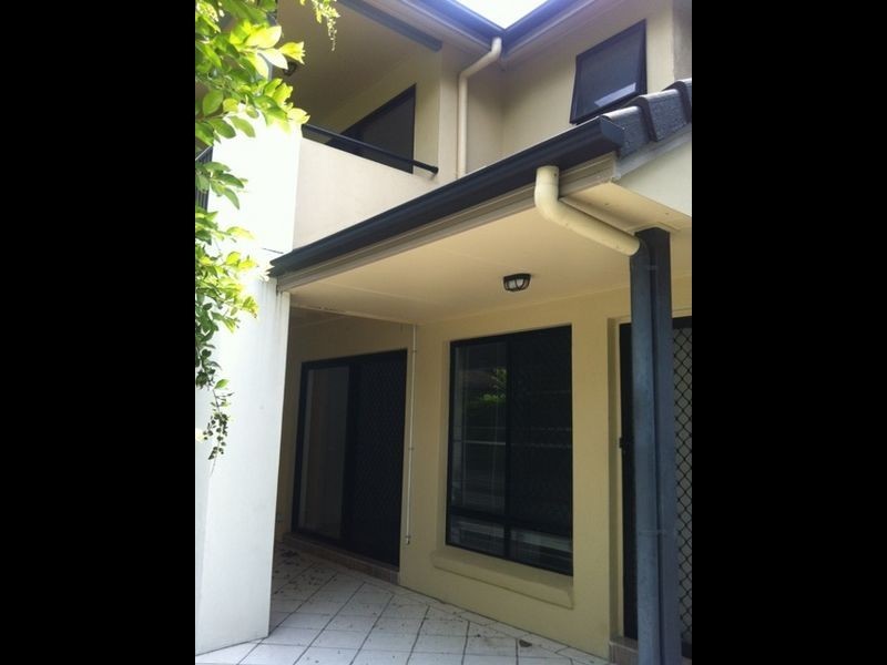 2/8 Sundridge Street, Taringa QLD 4068